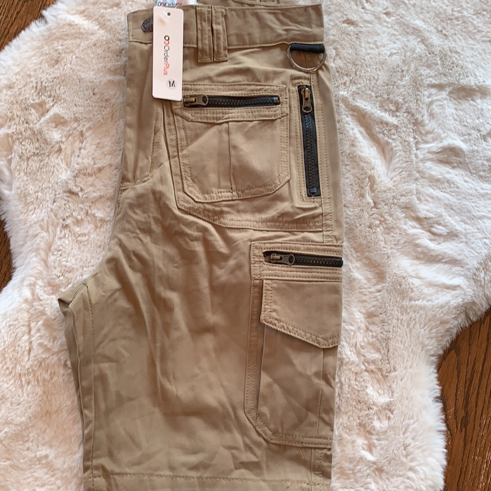 NWT. Cargo shorts